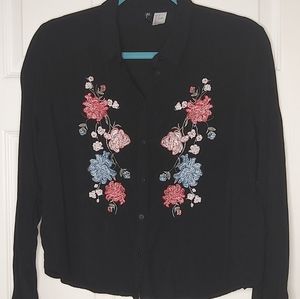 2/$18 🌺 H&M Divided Floral Button Down Top 🌺